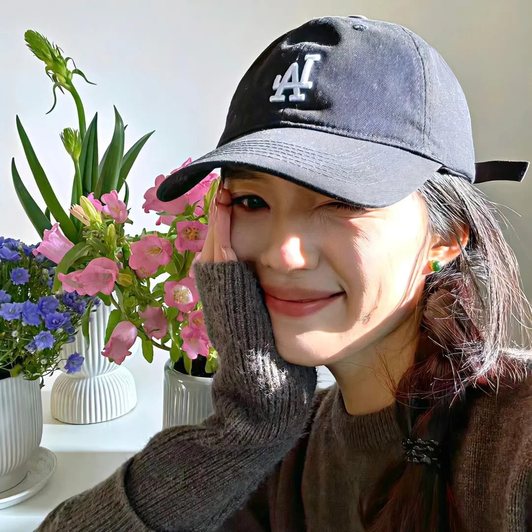 偷偷接吻